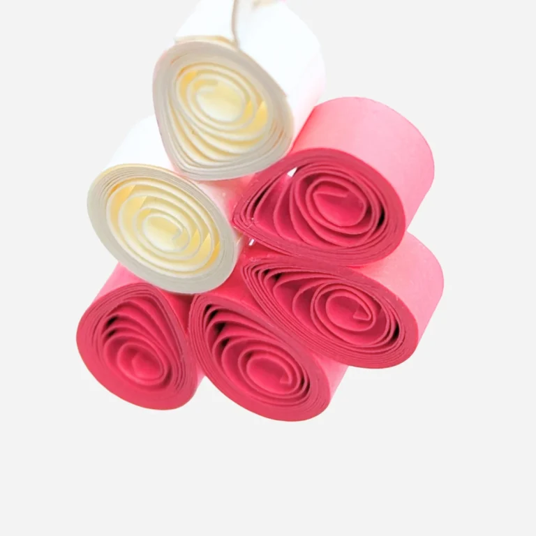 Petali di Carta, Emozioni da Indossare: L’Arte Sostenibile degli Orecchini Quilling che Regalano Gioia