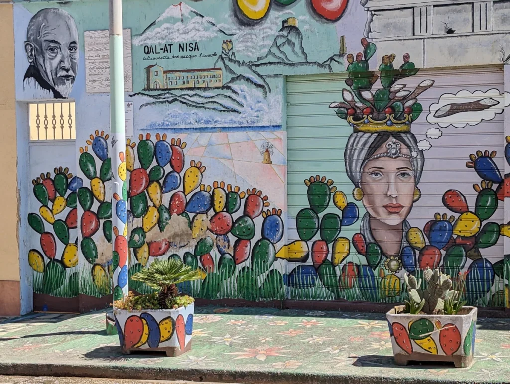 Murales di Dattilo - Vista Centrale - Donna e Pirandello